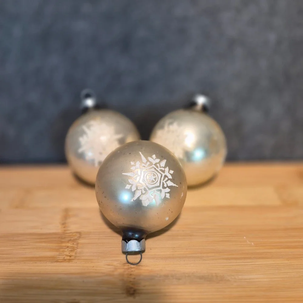 3 Vintage MCM Silver Satin Glitter Snowflake Glass 2